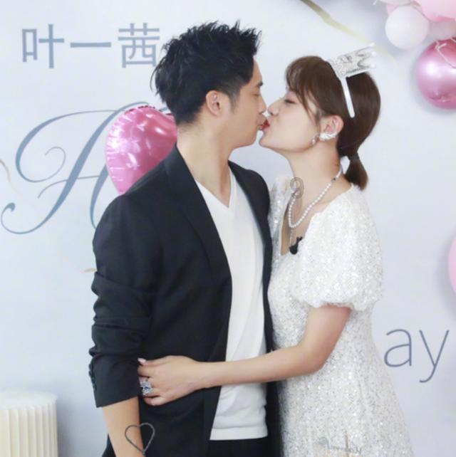 翻页菜谱架