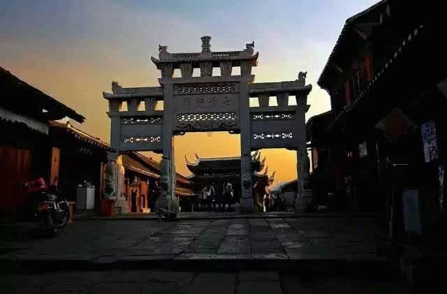 冒用、伪造证件乘机，这5人被三亚警方拘留